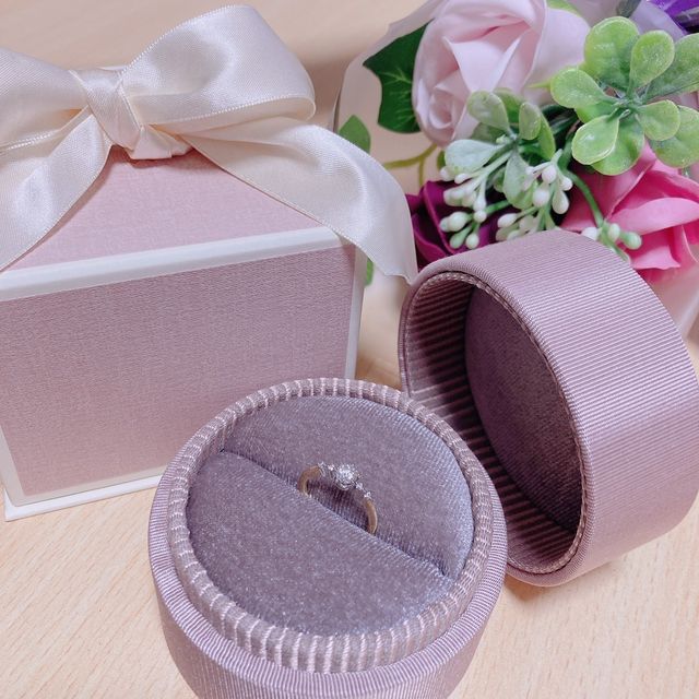 【LOVE NOTESの口コミ】 華奢なデザインなのにしっかり華やかなところです。

指が細いため、ウェ…