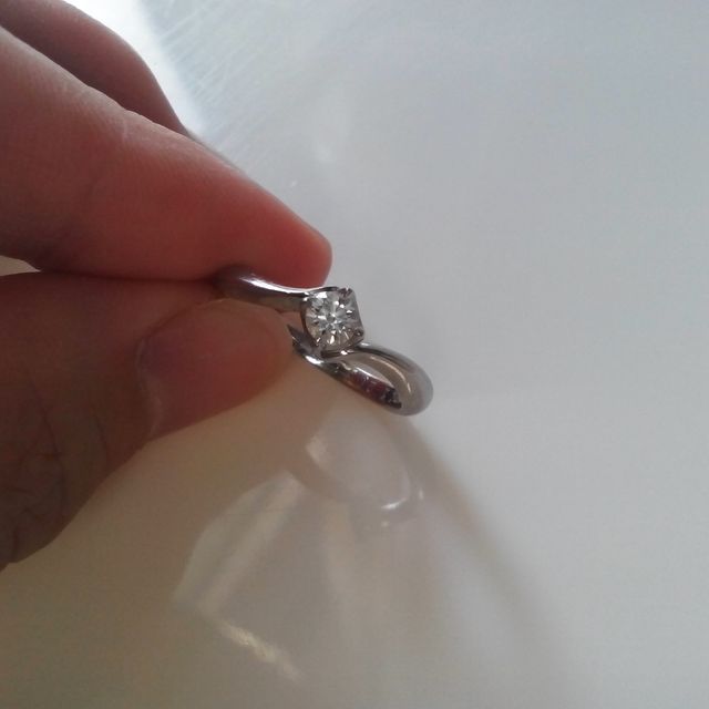 【4℃ BRIDAL(ヨンドシーブライダル)の口コミ】 主人が選んできてくれたので自分で選んだわけではありません。
細めのリン…