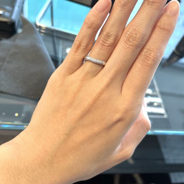 【エクセルコダイヤモンド(EXELCO DIAMOND)の口コミ】 シンプルではなく少し個性的なデザインが他の方とは被らず、他のブランド…