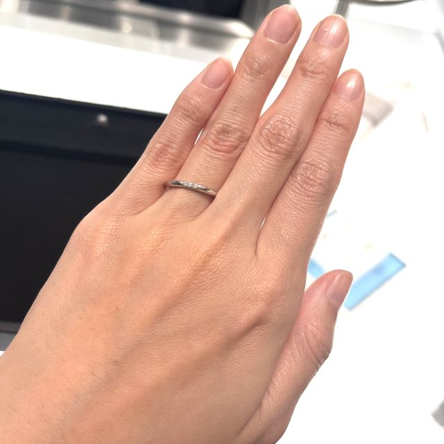 【ティファニー(Tiffany & Co.)の口コミ】 シンプルなデザインなものを見させていただきました。1枚目の写真のものは…