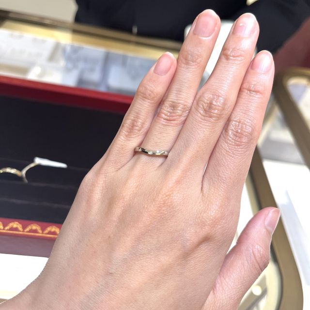 【カルティエ(Cartier)の口コミ】 少しウェーブのかかっているデザインがとても可愛いと思いました。ダイヤ…