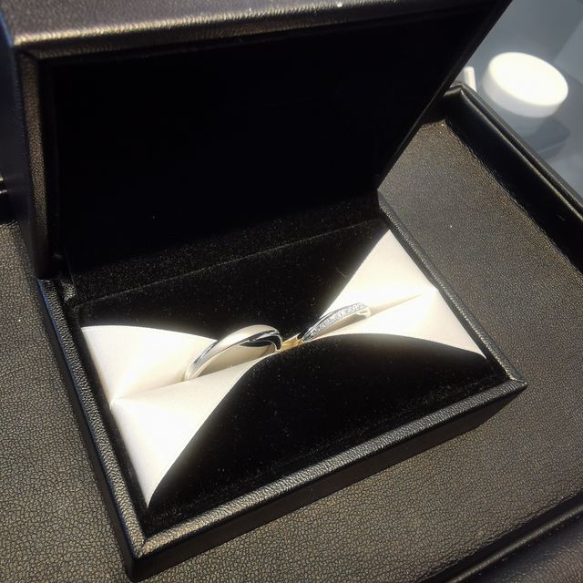 【エクセルコダイヤモンド(EXELCO DIAMOND)の口コミ】 素材にこだわっており、ダイヤモンドの品質が特に良いと言えます。拡大鏡…