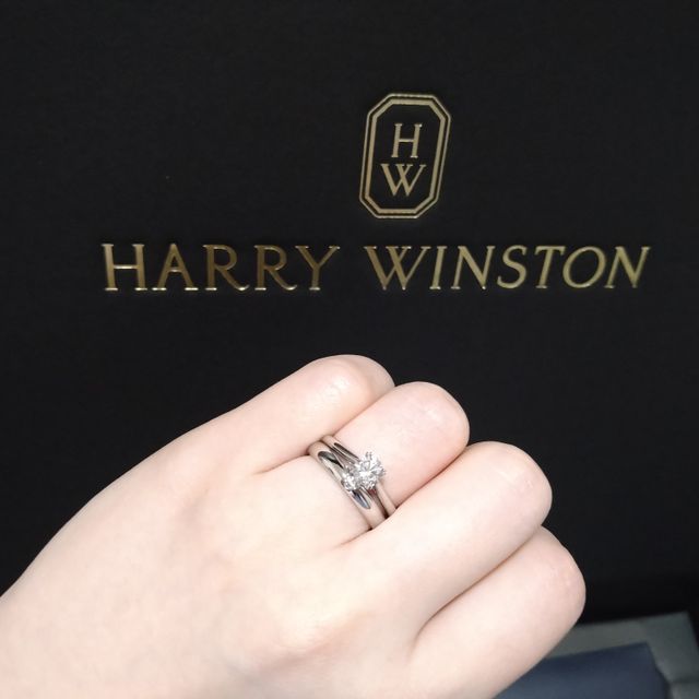 【ハリー・ウィンストン(Harry Winston)の口コミ】 王道のソリティアリングで探していました。
ダイヤに関する説明が丁寧で、…