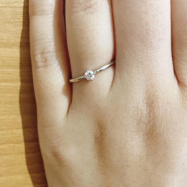 【ete(エテ)の口コミ】 婚約指輪です！という感じの見た目が苦手だったので、最初は婚約指輪を断…