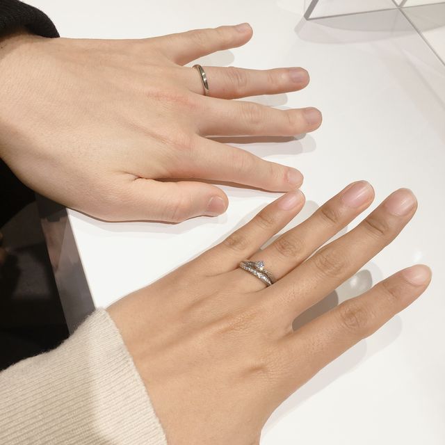 【4℃ BRIDAL(ヨンドシーブライダル)の口コミ】 指輪のデザインは見に行く前からウェーブがいいなと思っていました。実際…