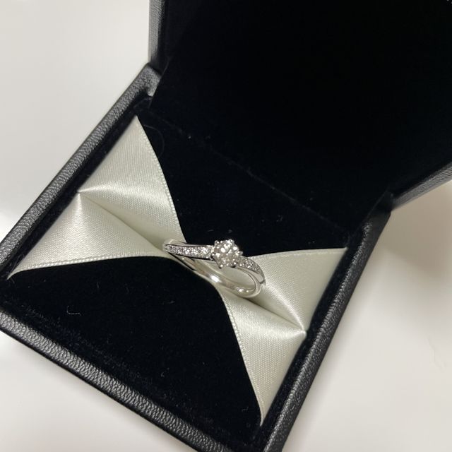 【エクセルコダイヤモンド(EXELCO DIAMOND)の口コミ】 旦那さんセレクトで、私に似合うというイメージで、ウェーブで幅が細めの…