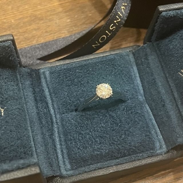 【ハリー・ウィンストン(Harry Winston)の口コミ】 同じグレード、クラリティのダイヤでも、他店と比べると輝きが違うので決…