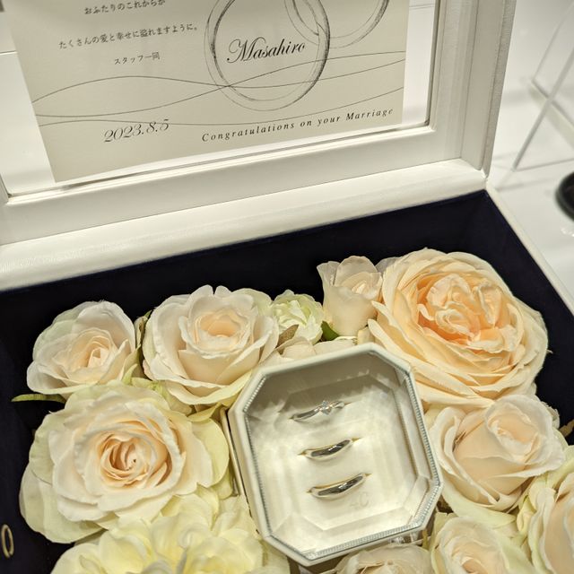 【4℃ BRIDAL(ヨンドシーブライダル)の口コミ】 デザインと付け心地！！
シンプルなリングはみんながつけてるイメージでし…