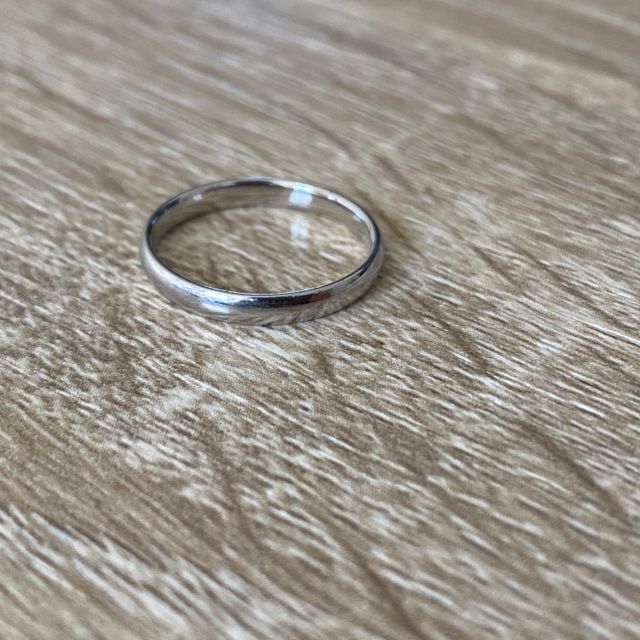 【insembre(インセンブレ)の口コミ】 【指輪のデザインについて】
シンプルかつお手入れも比較的簡単なシルバー…