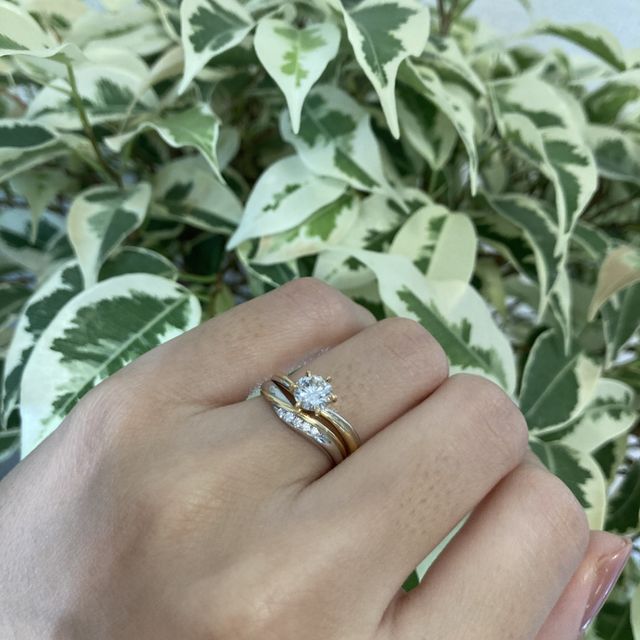 【ケイウノ ブライダル(K.UNO BRIDAL)の口コミ】 デザイン、テイスト、素材を二人で選んで購入をしたいと考えていたため。…