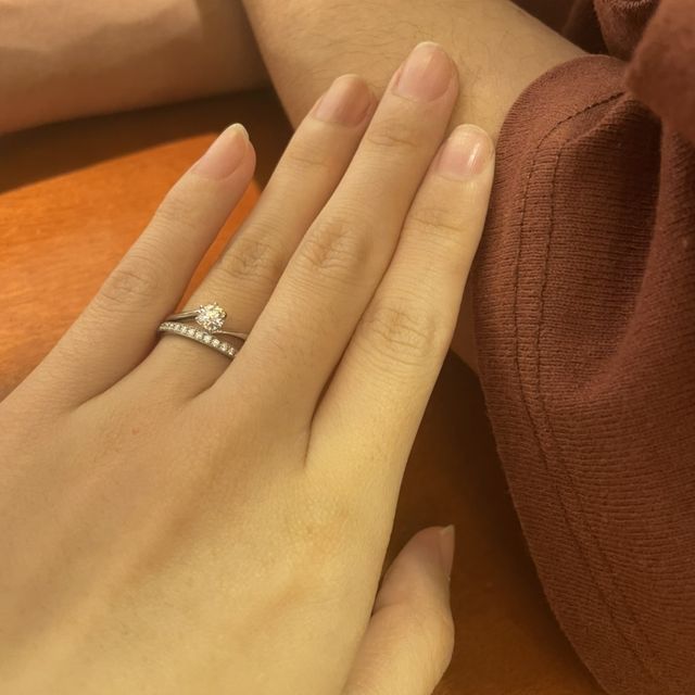 【TRECENTI(トレセンテ)の口コミ】 デザインが変わっていてウェーブしているので指が細く見えるしデザイン性…