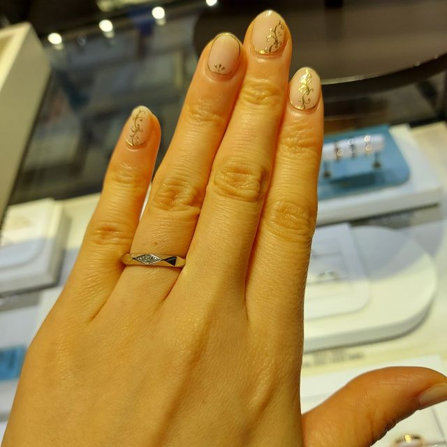 【ブシュロン(BOUCHERON)の口コミ】 BOUCHERONのファセット　3ダイヤモンドです。1つの面にのみダイヤモンドが…