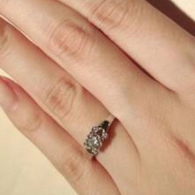 【カルティエ(Cartier)の口コミ】 試着したバレリーナは、指輪自体の重厚感、石の輝き、何と言ってもあのカ…