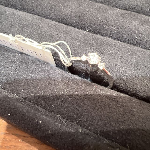 【TRECENTI(トレセンテ)の口コミ】 ダイヤに近くなるとフレームが細くなるデザインで、指が細く綺麗に見えま…