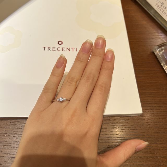 【TRECENTI(トレセンテ)の口コミ】 ダイヤに近くなるとフレームが細くなるデザインで、指が細く綺麗に見えま…