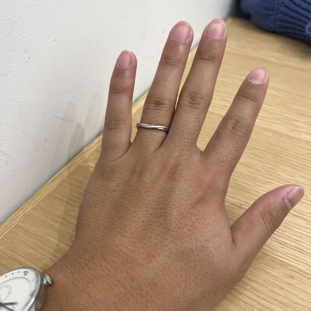 【銀座ダイヤモンドシライシの口コミ】 銀座ダイヤモンドシライシの指輪は、シンプル過ぎないデザインで、主張も…