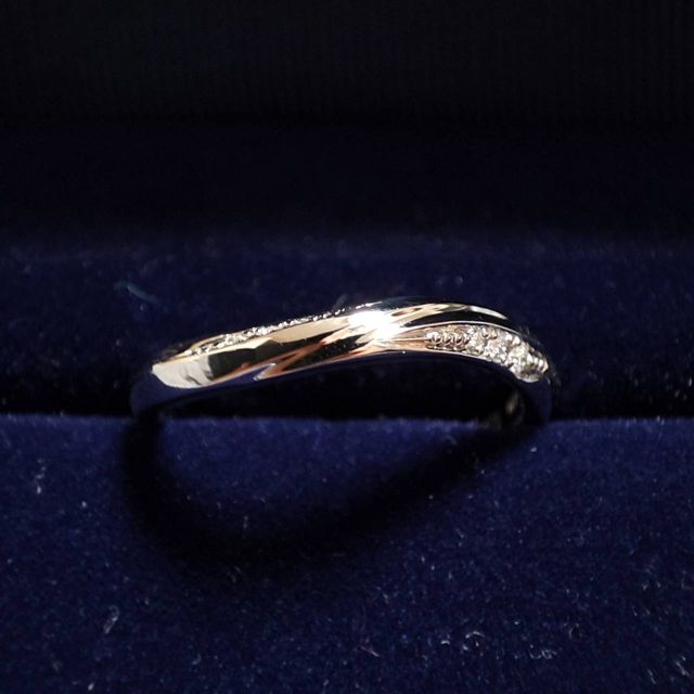 【銀座ダイヤモンドシライシの口コミ】 シンプルなデザインよりも、少し人とは違うデザインを探していました。そ…