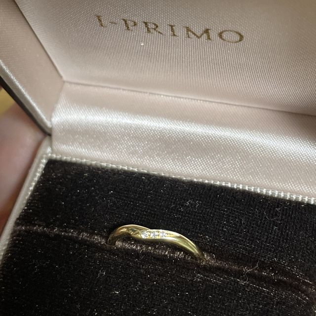 【アイプリモ(I-PRIMO)の口コミ】 指が少し太いので（9号）V字デザインで少しでも指が綺麗に見えるものを探…