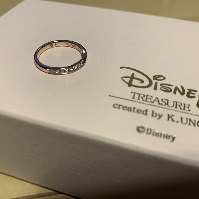 【ケイウノ ブライダル(K.UNO BRIDAL)の口コミ】 デザインがとても気に入りました。リボンのねじりとダイヤのキラキラが指…