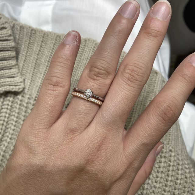 【4℃ BRIDAL(ヨンドシーブライダル)の口コミ】 デザインがシンプルかつエレガントであり、価格帯も思っているより高価で…