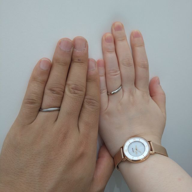 【4℃ BRIDAL(ヨンドシーブライダル)の口コミ】 まずはデザイン性。一生使うものなので、どんなシーンにも合うシンプルな…