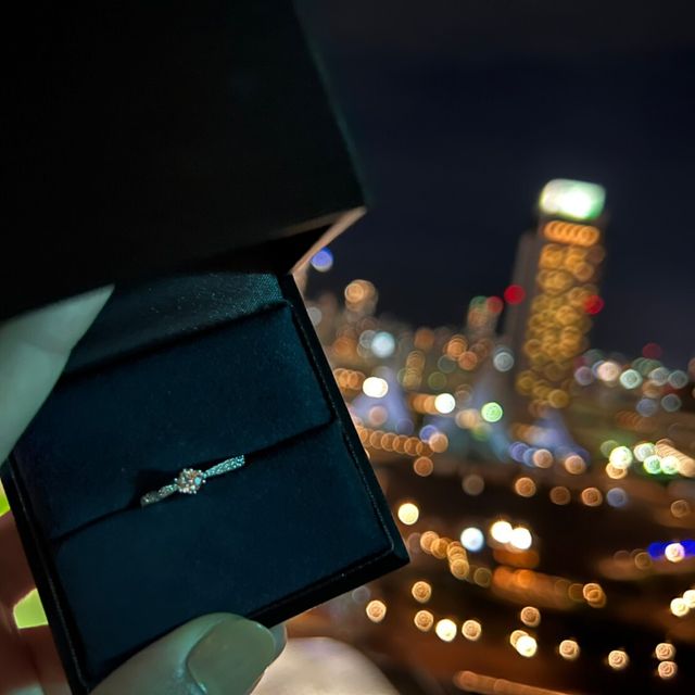 【ラザール ダイヤモンド(LAZARE DIAMOND)の口コミ】 キラキラしたもの、特別感のあるものがよく
試着した際にとても心がときめ…