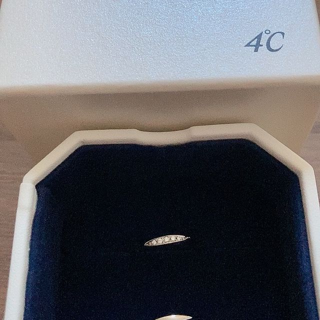 【4℃ BRIDAL(ヨンドシーブライダル)の口コミ】 価格は２つで20万円以内で、デザインがシンプルなものを希望していました…