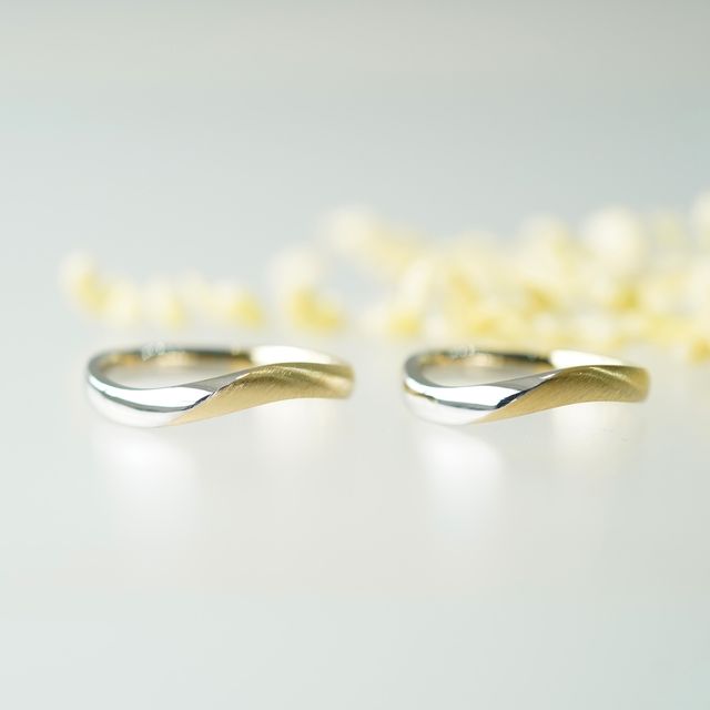 【renri(レンリ)の口コミ】 色々なアクセサリーと合わせやすいように、コンビカラーにしました。半分…