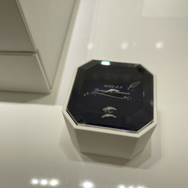 【4℃ BRIDAL(ヨンドシーブライダル)の口コミ】 値段が予定していた範囲内で、形や色が気に入りました。また、指輪の素材…