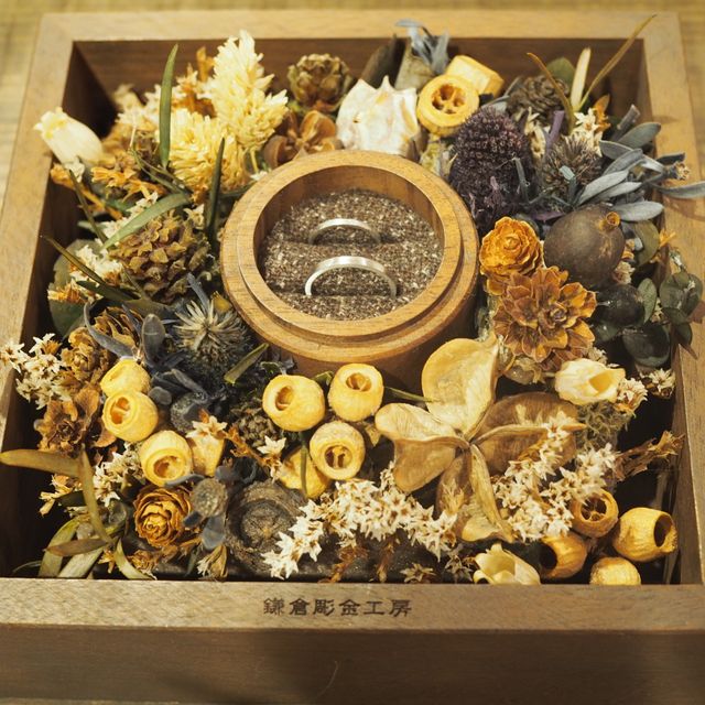 【鎌倉彫金工房の口コミ】 結婚指輪は日常でさりげなくつけられるようなプラチナ素材のシンプルなも…