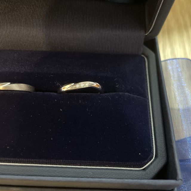 【銀座ダイヤモンドシライシの口コミ】 ウェーブのデザインが指の形に合いダイヤの主張が強すぎずでもキラキラし…