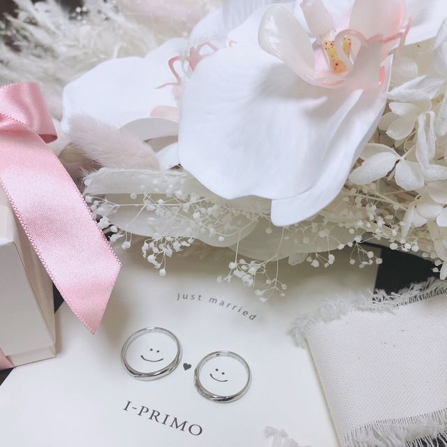 【アイプリモ(I-PRIMO)の口コミ】 婚約指輪とのデザインの相性を考慮して購入しました。婚約指輪と重ね付け…