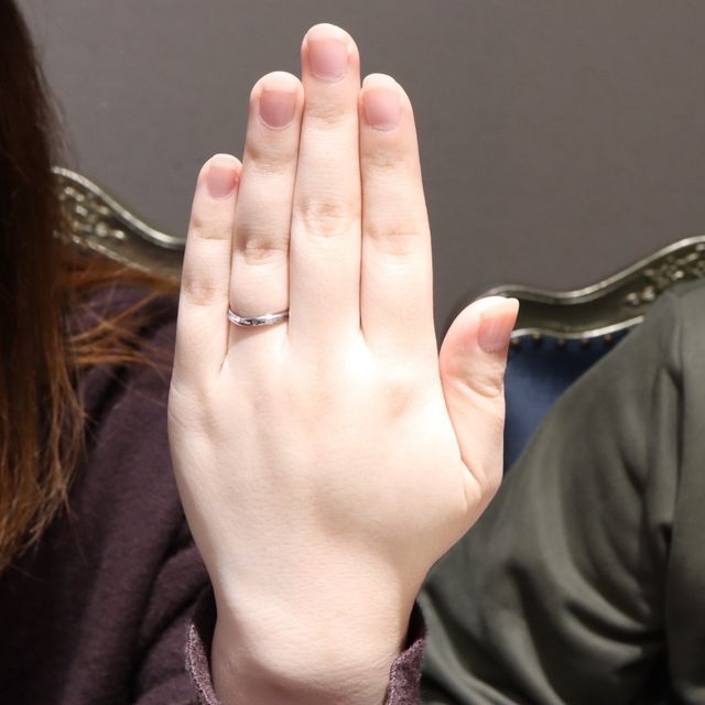 【LEGAN(レガン)の口コミ】 ブルースターという指輪をチョイスしました。両サイドにダイヤがが5つなら…