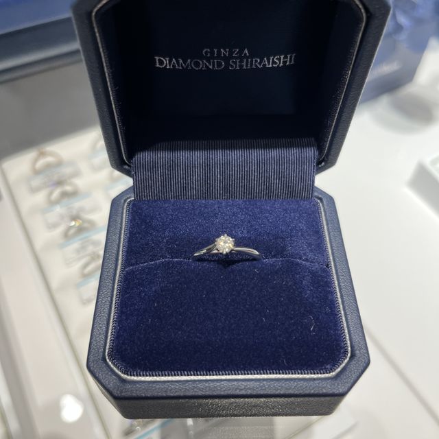 【銀座ダイヤモンドシライシの口コミ】 シンプル系の物を探していまして、こちらの指輪にしました。価格帯は予算…