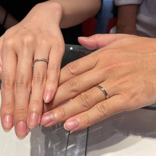 【銀座ダイヤモンドシライシの口コミ】 シンプルで飽きがきにくいデザインを選びました。また、その中でも、指を…