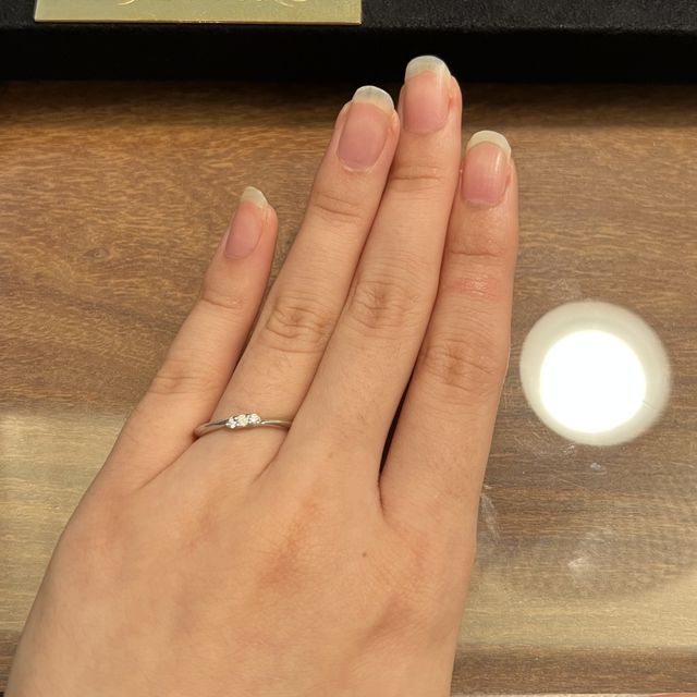 【BIJOUPIKO(ビジュピコ)の口コミ】 シンプルながらも品のあるデザインが素敵でした。ダイヤがついていますが…