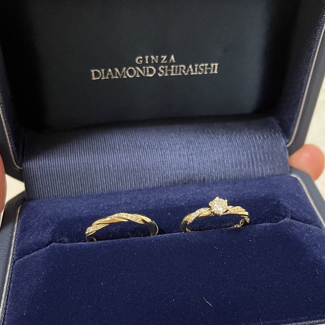 【銀座ダイヤモンドシライシの口コミ】 デザインは、
・私服に合わせ易いようにカジュアルなもの
・手が綺麗に見…