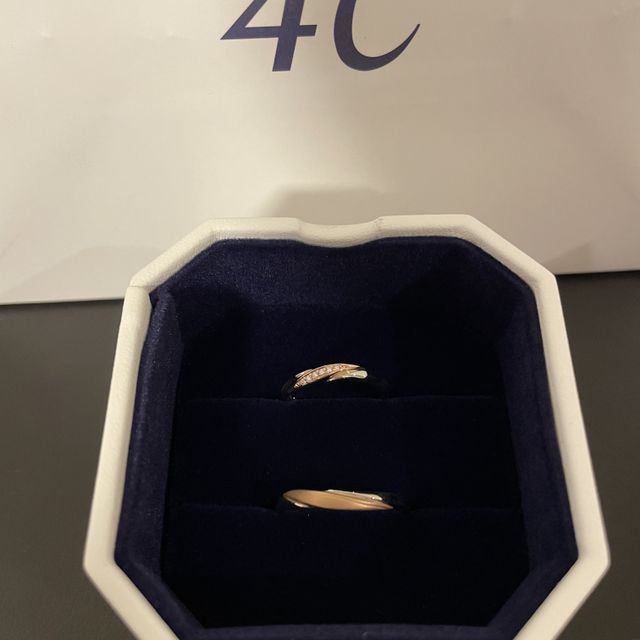 【4℃ BRIDAL(ヨンドシーブライダル)の口コミ】 4℃は昔から憧れていたブランドでした。デザインについては結婚指輪はコン…