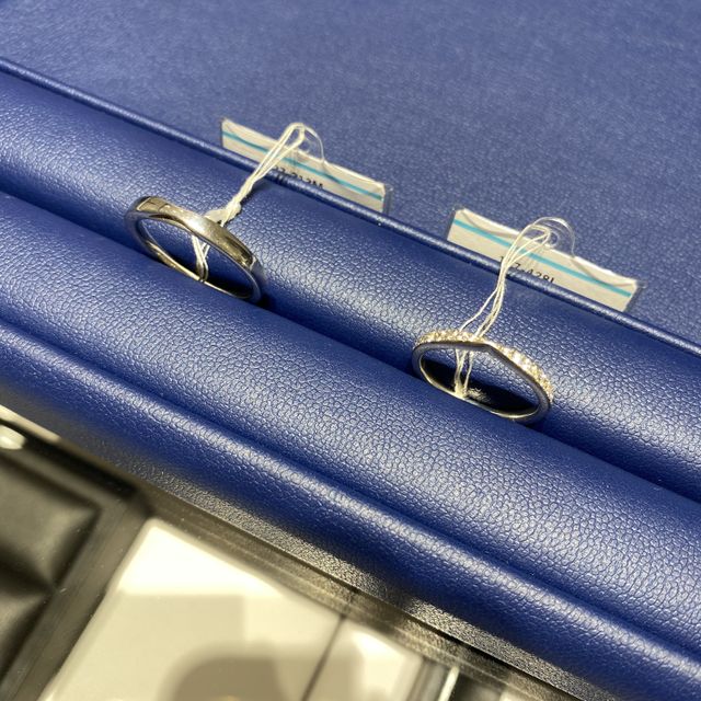 【銀座ダイヤモンドシライシの口コミ】 婚約指輪はTiffanyのハーモニーを頂いていたので、それに合うものをネット…