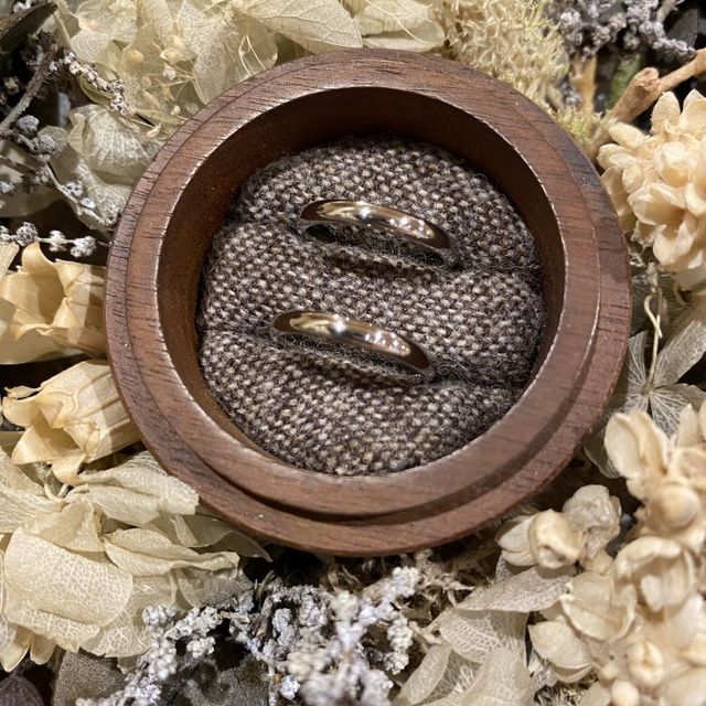 【鎌倉彫金工房の口コミ】 デザインや着け心地を重視して決めました。内側に記念日、お互いのイニシ…