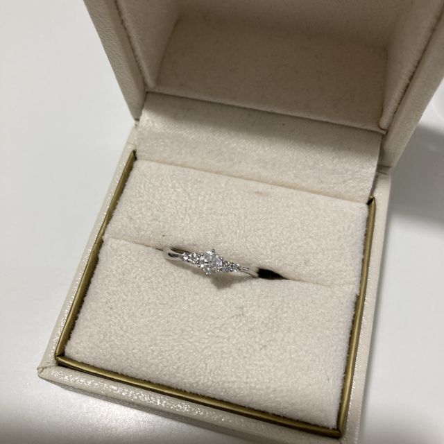 【ヴァンドーム青山(VENDOME AOYAMA)の口コミ】 様々な店舗に伺いましたが、指輪のデザインがとても気に入りました。中央…