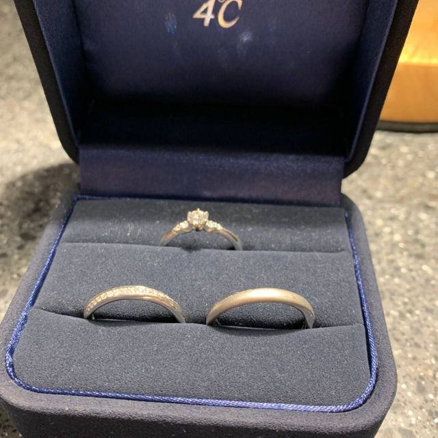 【4℃ BRIDAL(ヨンドシーブライダル)の口コミ】 結婚・婚約指輪の３つを同時に購入しました。大体１００万円位が限度かな…