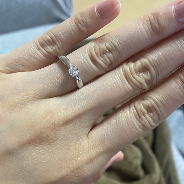 【ティファニー(Tiffany & Co.)の口コミ】 結婚を意識していく中で、Tiffanyの婚約指輪に憧れを抱いており、その中で…