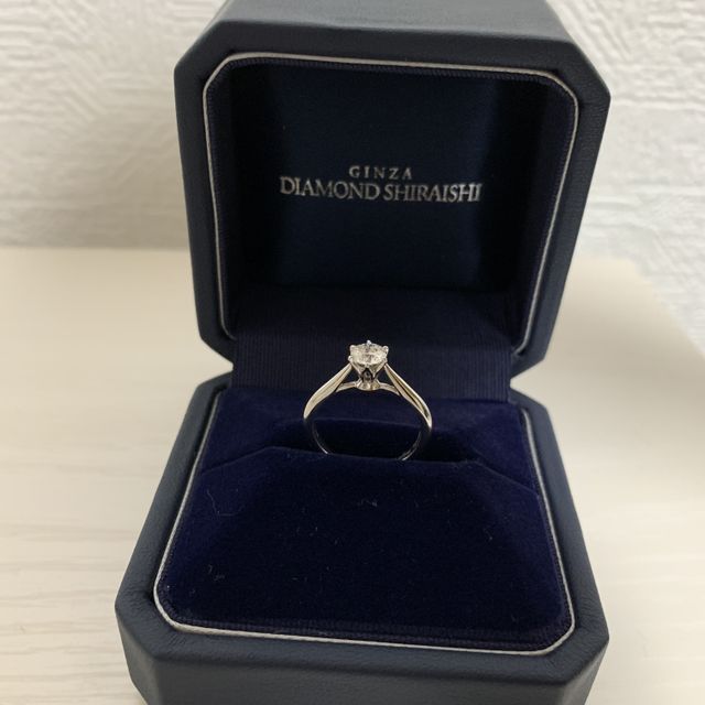 【銀座ダイヤモンドシライシの口コミ】 彼女と一緒に選びました。ダイヤモンドが強調される、シンプルなデザイン…