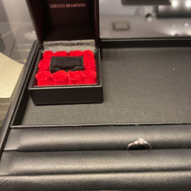【エクセルコダイヤモンド(EXELCO DIAMOND)の口コミ】 来店する前からこのリングが気になっており、来店して他のリングも見して…