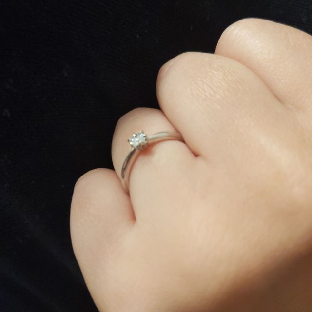 【銀座ダイヤモンドシライシの口コミ】 デザインがシンプルで飽きがこなそうで良い。
価格が質と比較して納得出来…