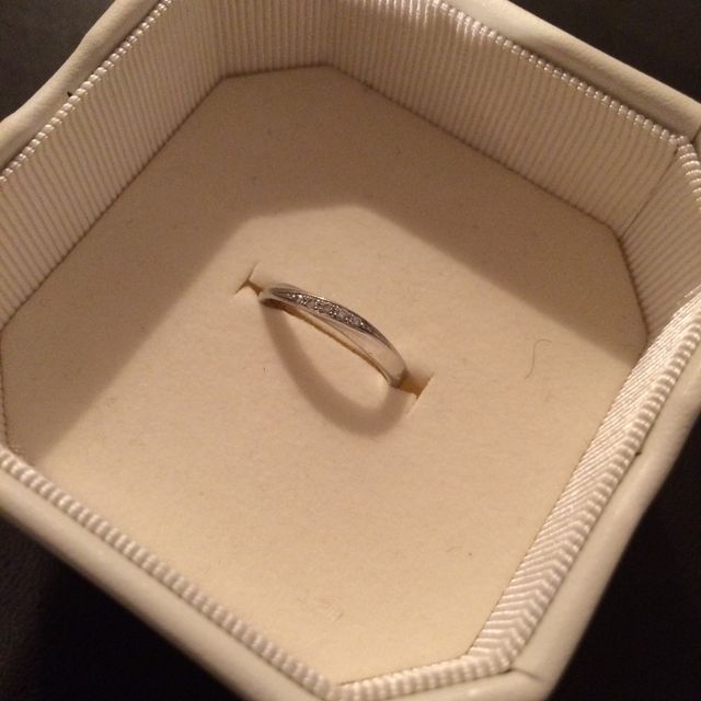 【4℃ BRIDAL(ヨンドシーブライダル)の口コミ】 普段使用しないつもりで購入したため、ダイヤが埋め込まれたタイプのもの…