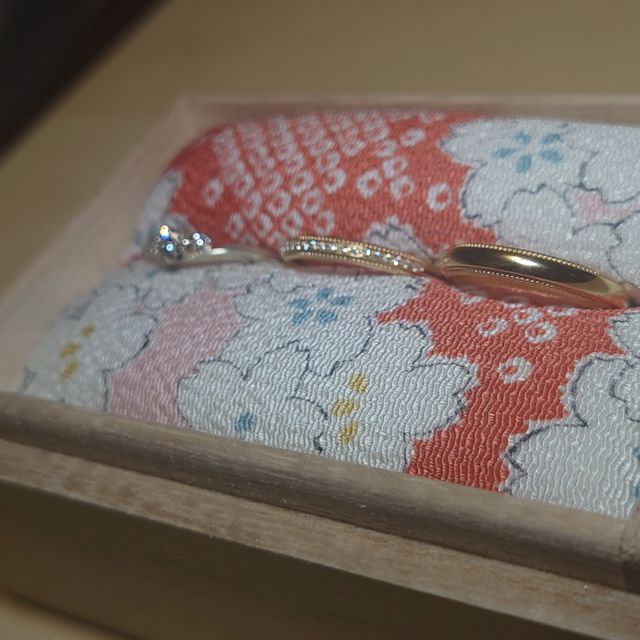 【アイプリモ(I-PRIMO)の口コミ】 シンプルとゴージャス二人の意見が割れましたが、別々のデザインではなく…