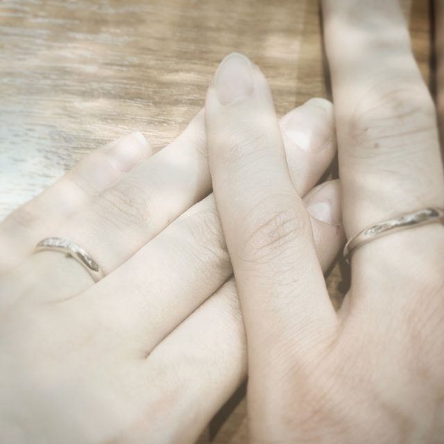 【銀座ダイヤモンドシライシの口コミ】 価格もお手頃で、デザインも素敵でした。店員の方の説明も丁寧で、親切に…