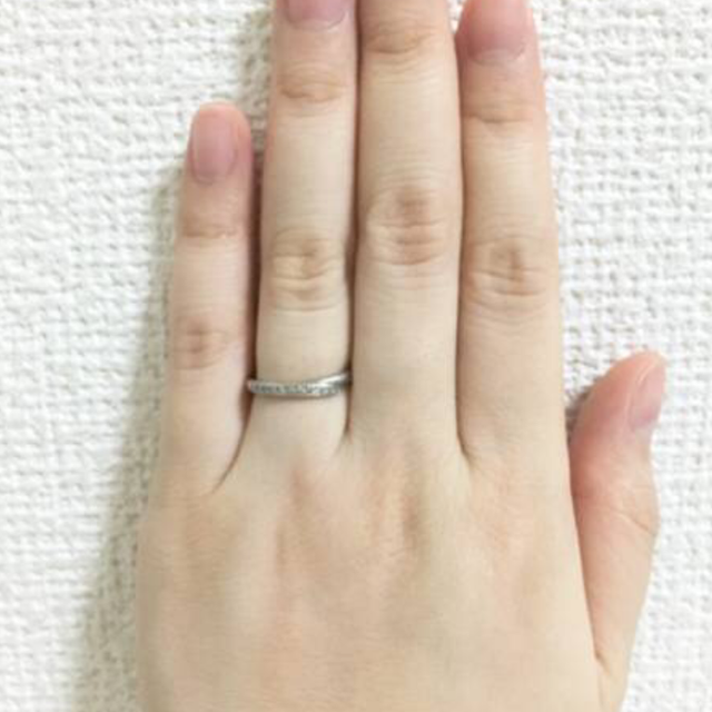 【Galopine & Galopin(ガロピーネガロパン)の口コミ】 11個もの小ぶりのダイヤが連なっているのを見て派手すぎず地味すぎず、普…